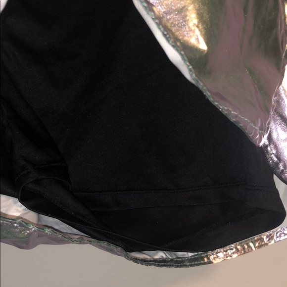Infinite Performance Iridescent Shorts - Picture 2 of 4